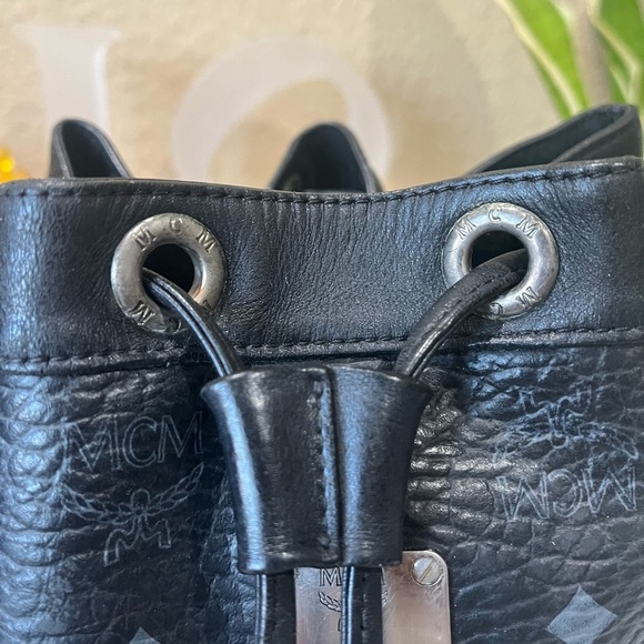 MCM BLACK VISETOS DRAWSTRING BUCKET BAG - Picture 5 of 13